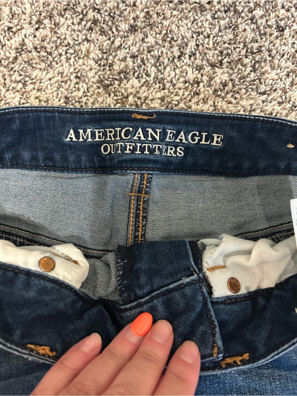 Women’s American Eagle Outfitters Dark Distressed Roll-Hem Denim Shorts, size 6 - Picture 8 of 12